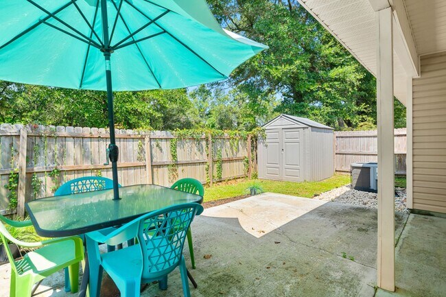 Building Photo - 5841 Last Big Tree Ln
