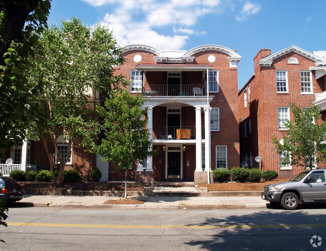 Building Photo - 2730 W Grace St