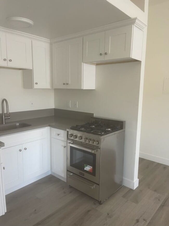 Building Photo - 6506 Balboa Blvd