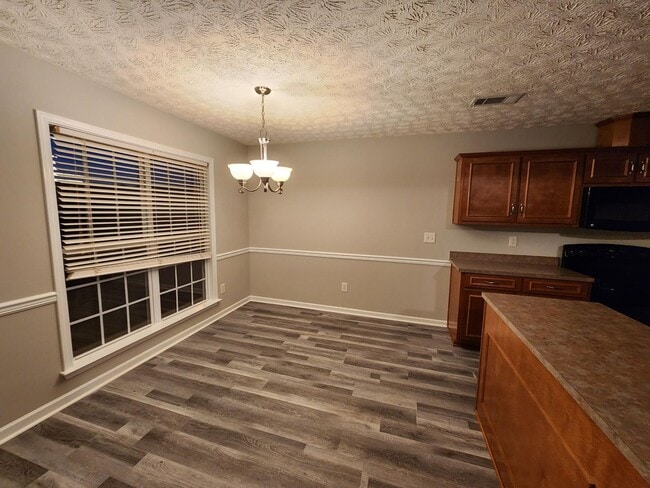 Building Photo - 3 Bedrooms 2 Baths 2 Car Garage - North Co...