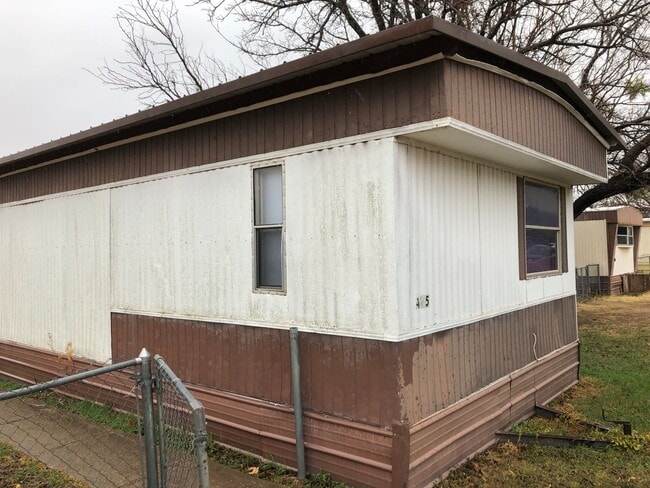 Building Photo - Trailer house; 3 bed, 2 bath