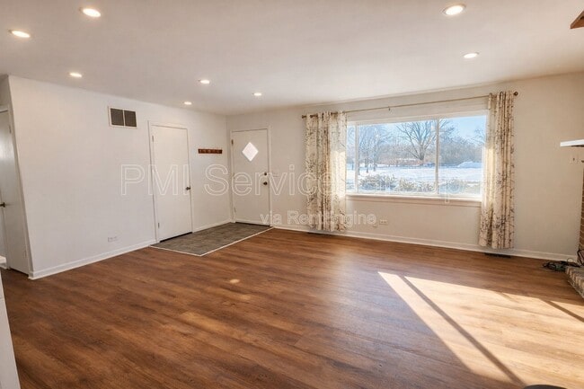 Building Photo - 5440 Benton Ave