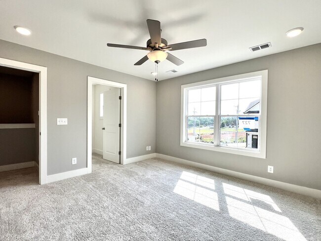 Building Photo - 710 Hollie Way