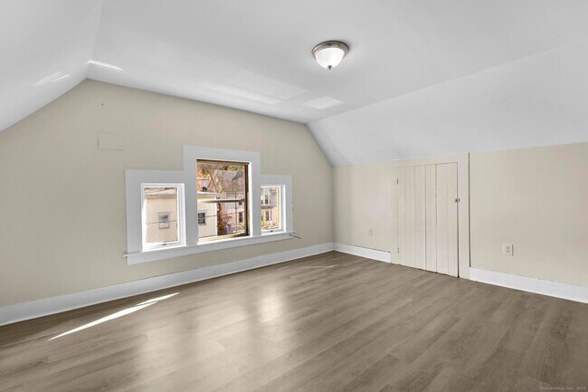 Primary Photo - 141 Crown St