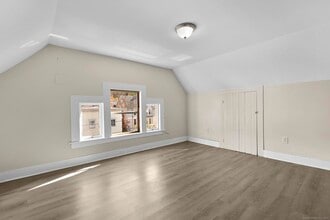 Building Photo - 141 Crown St