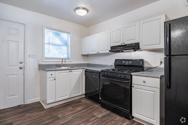 2BR, 1BA - 795SF - Cascade Oaks Apartments