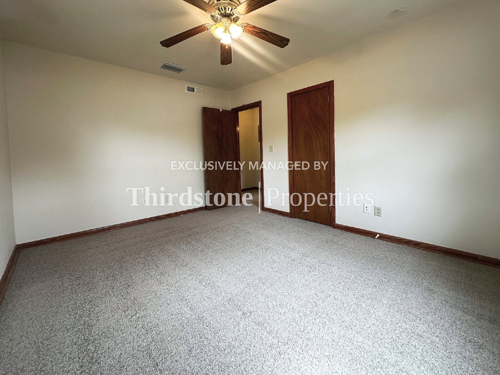 Building Photo - 1727 Lindsey Rd