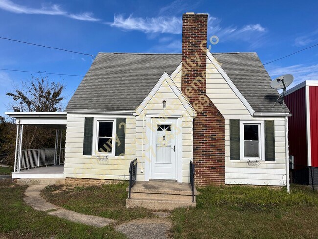 Primary Photo - 3 BR Cape Cod in Eastern School District R...