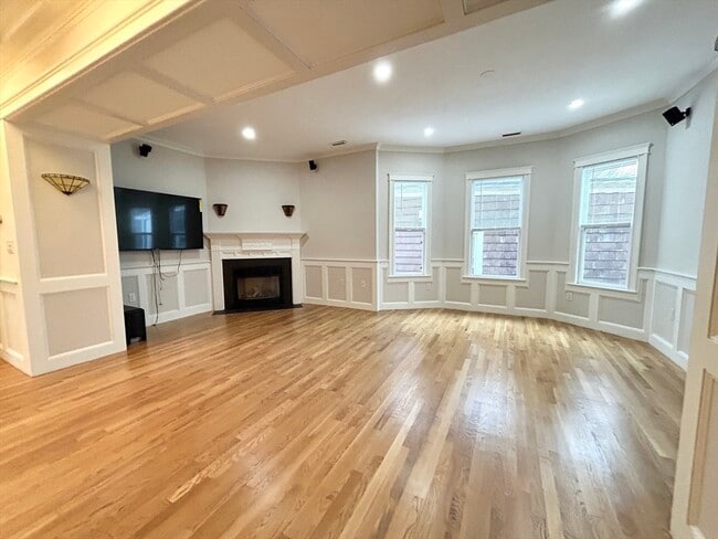 Building Photo - 12 Buttonwood St