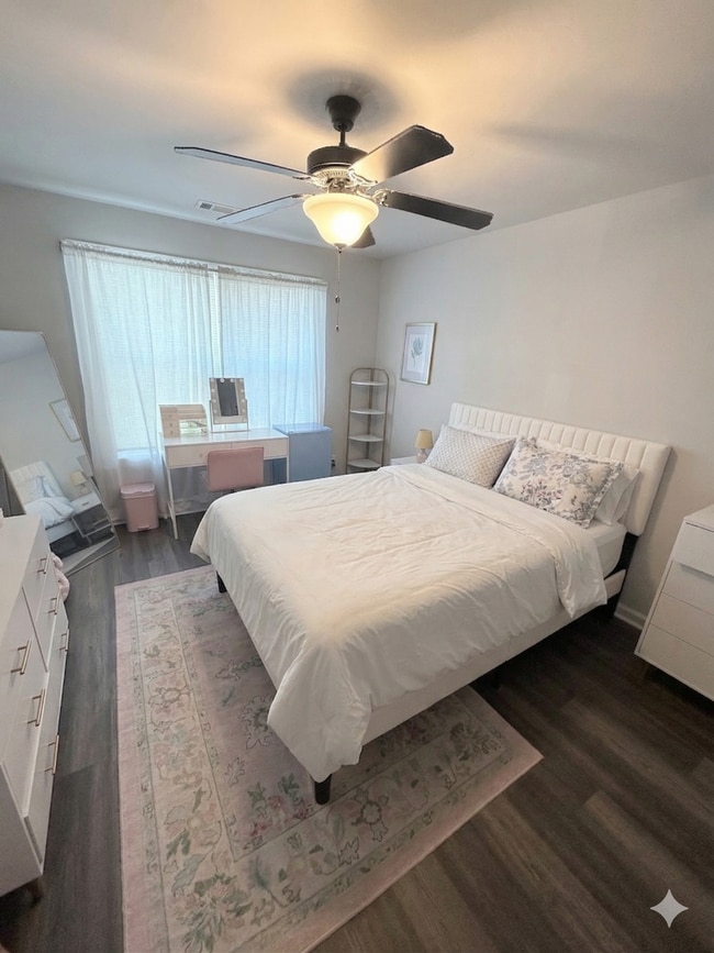 Building Photo - 4 BR/ 4BA Home Located on MLK
