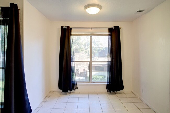 Building Photo - Coming in March! Gated 2BR/2BA Condo in N Arlington!