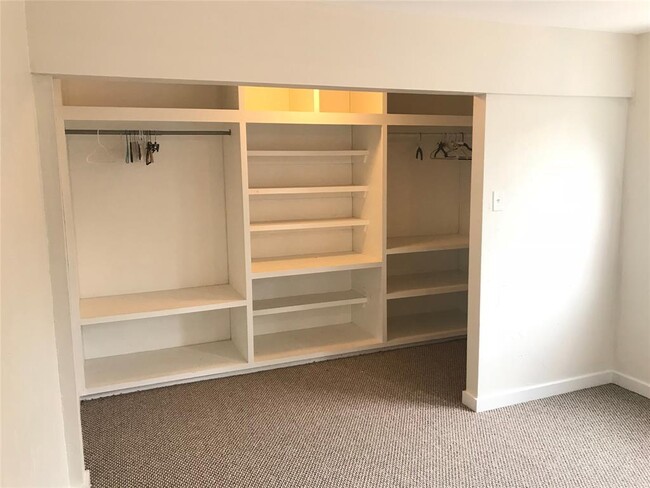 Building Photo - 2704 Palomino Dr