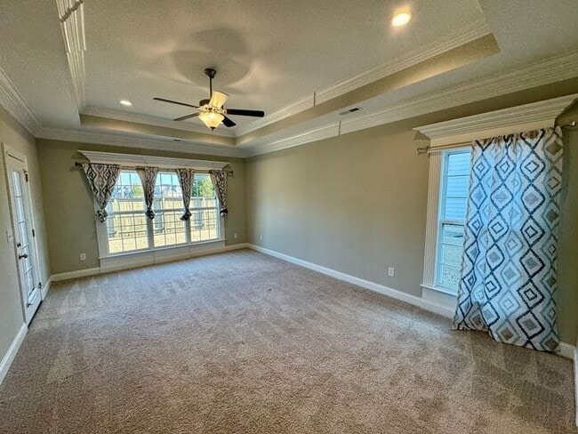 Building Photo - Look and Lease