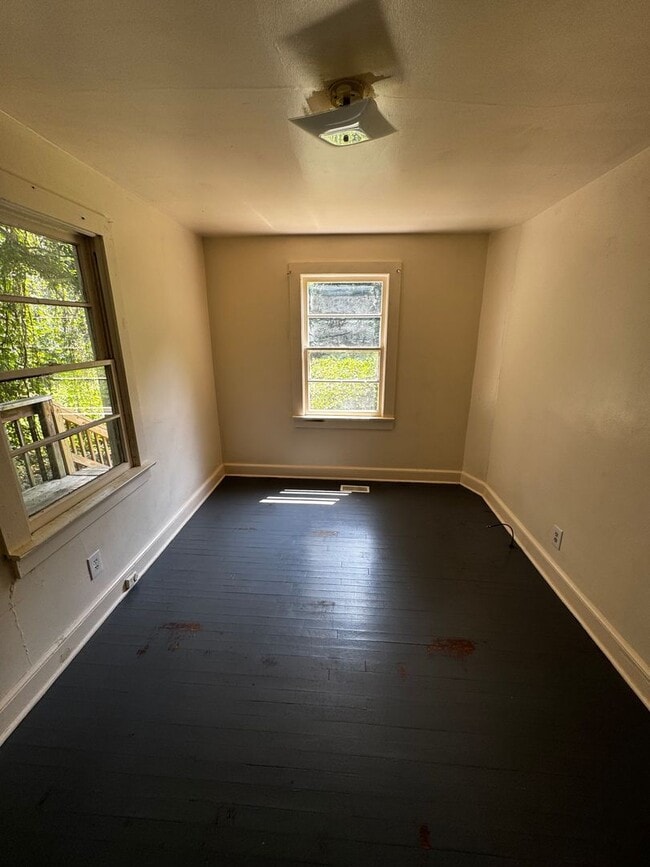 Building Photo - 350 Grice St