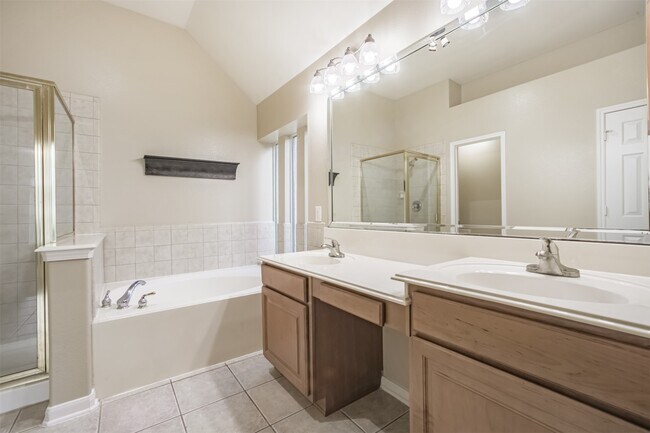 Building Photo - 15810 Cypress Hall Dr