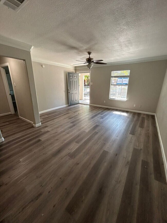 Building Photo - 4915 Heyworth Ave