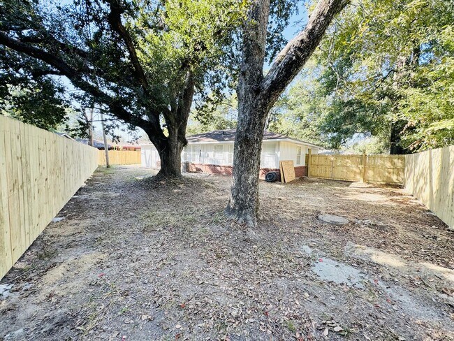 Building Photo - 4216 Fairfields Ave
