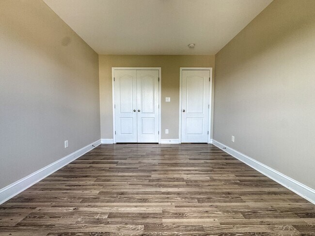 Building Photo - Gorgeous 4 Bed 2.5 Bath Home in West Gate