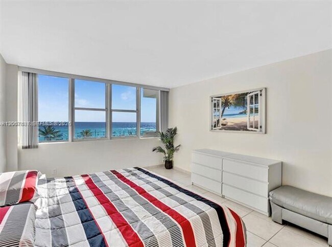 Building Photo - 3140 S Ocean Dr