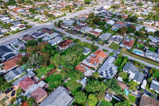 Building Photo - 6550 SW 27th St