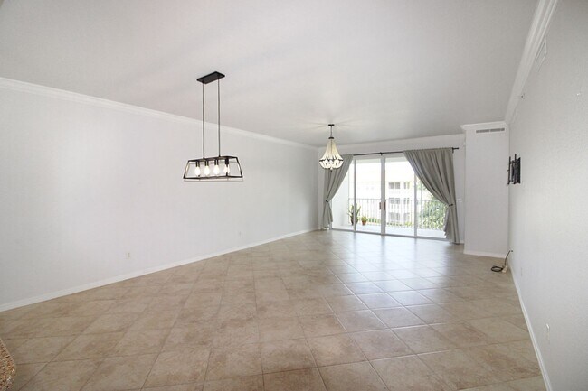 Building Photo - 1000 San Lino Cir