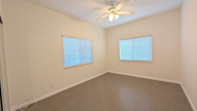 Building Photo - Spacious 4 bed 3 bath home near Diamond Head