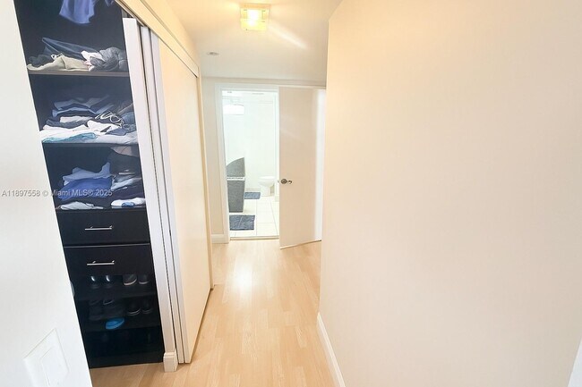 Building Photo - 3610 Yacht Club Dr