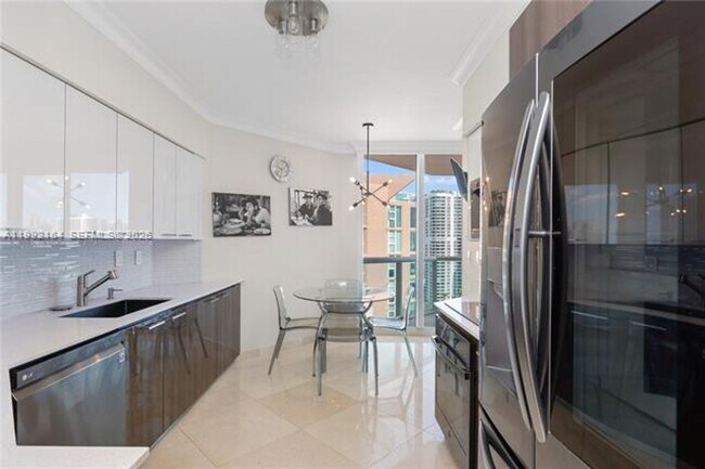 Building Photo - 3370 NE 190th St