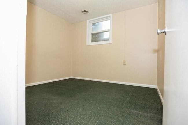 Building Photo - 17 Byard St