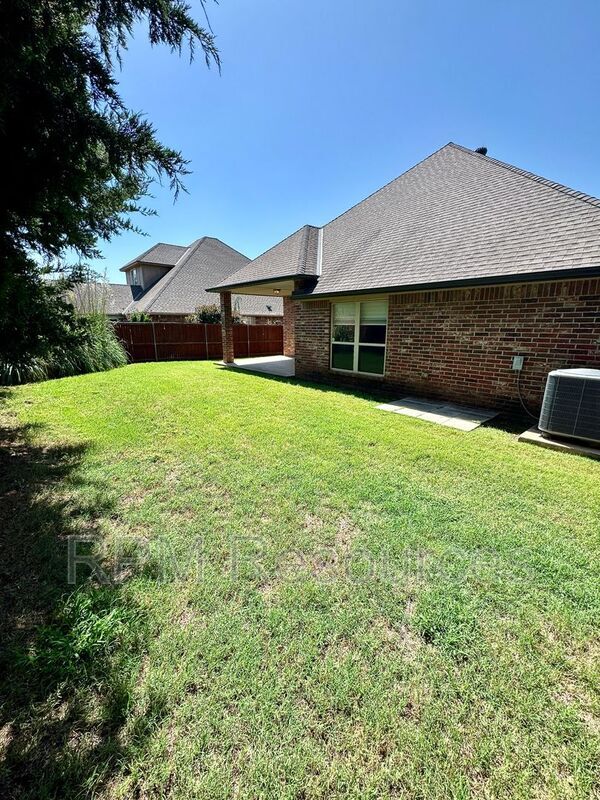 Building Photo - 3121 SW 136th Terrace