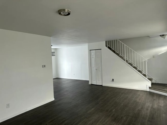 Building Photo - 6050 Delaware Dr