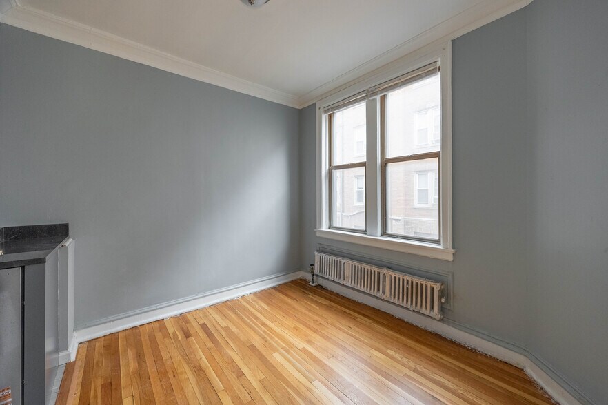 Building Photo - 1366 W Estes Ave