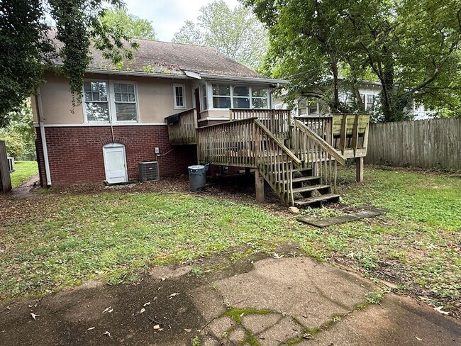 Building Photo - 221 Morningside Dr