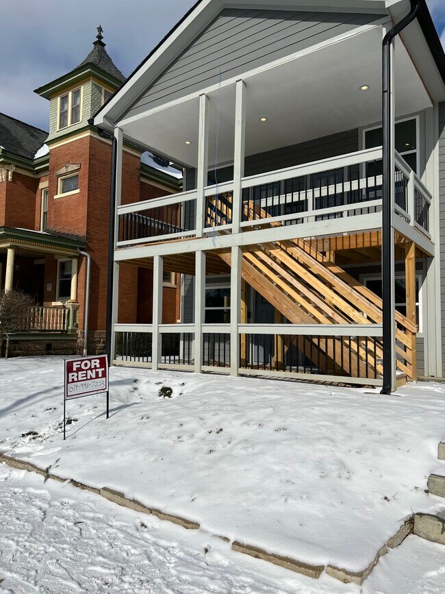 Primary Photo - 898 Franklin Ave