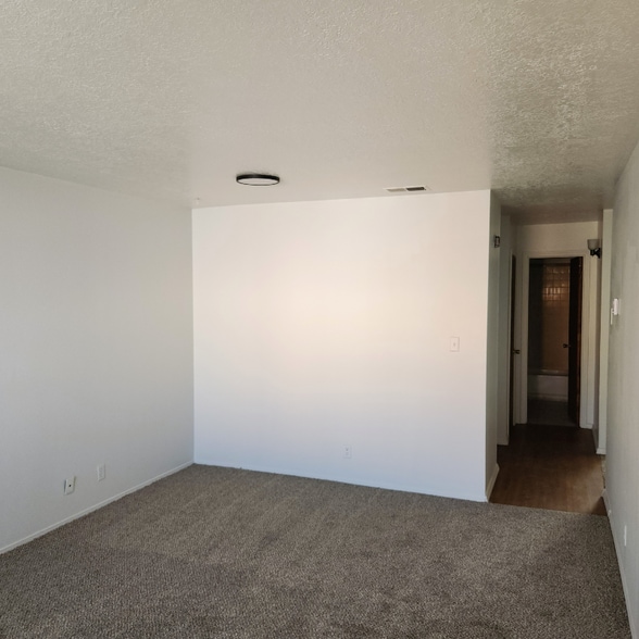 Building Photo - 516 Lewis Ave SE