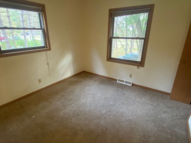 Building Photo - W1358 Prairie Pines Rd