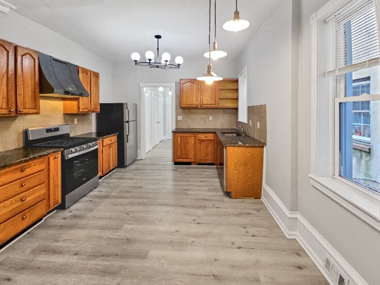 Building Photo - 637 N 32nd St