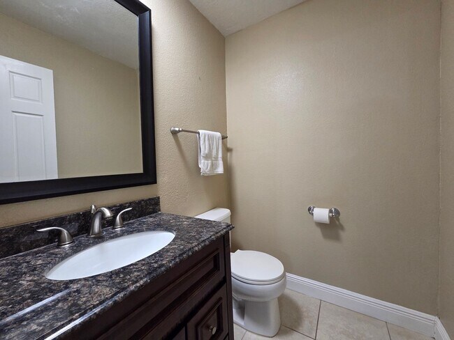 Building Photo - First Floor 2/2.5 Condo at Sabal Point