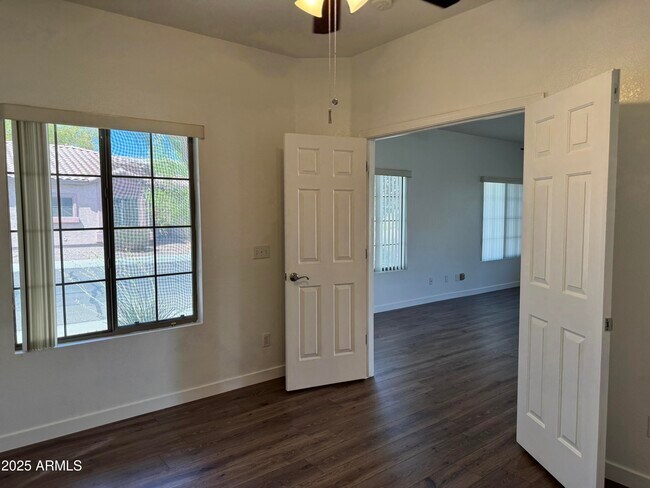 Building Photo - 2633 E Riviera Dr