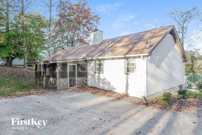 Building Photo - 802 Red Hollow Dr
