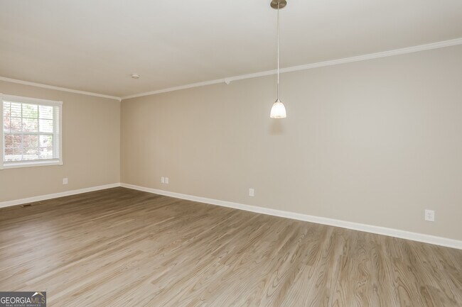 Building Photo - 15 Pine Valley Dr