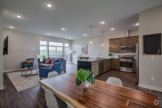 Building Photo - Luxury 2 Bedroom Town Home