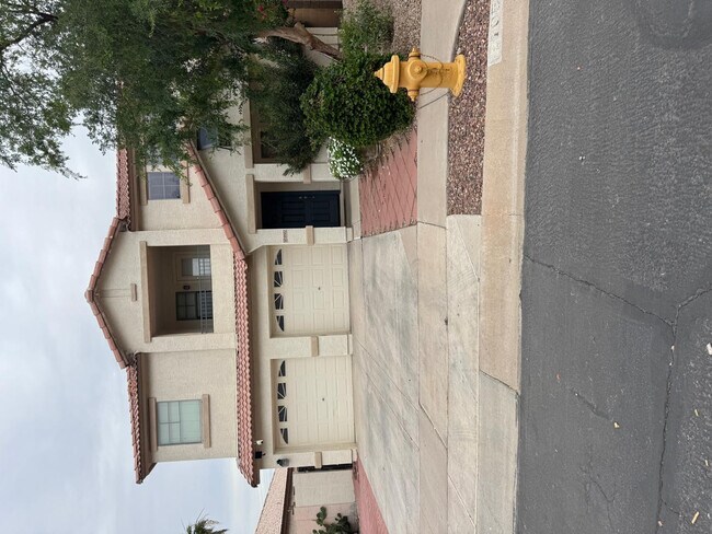 Building Photo - 10502 W Edgemont Dr