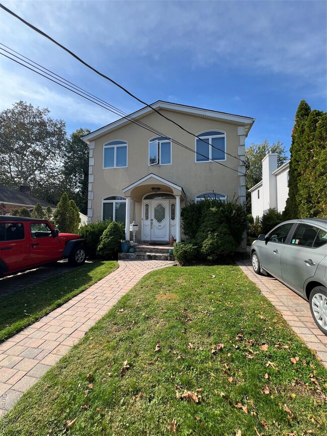 Building Photo - 31 B Marwood Rd N