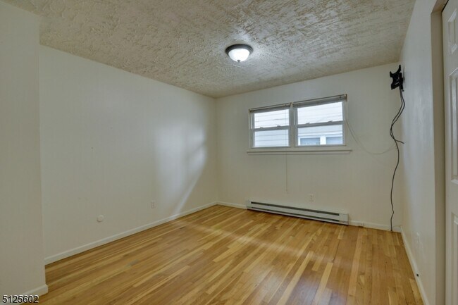 Building Photo - 295 N Park St