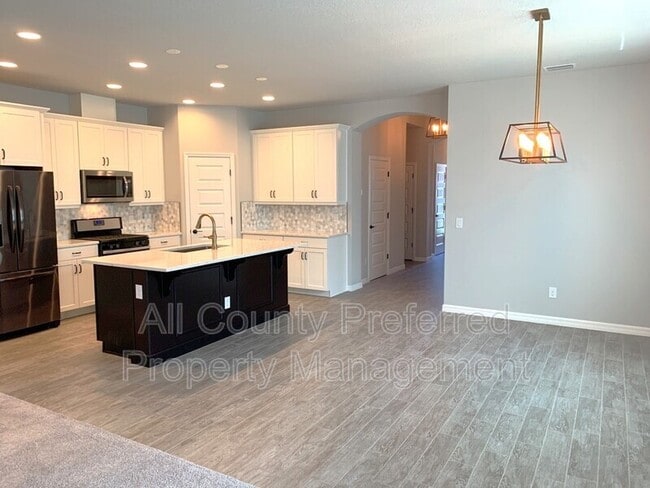 Building Photo - 2831 Casterton Dr
