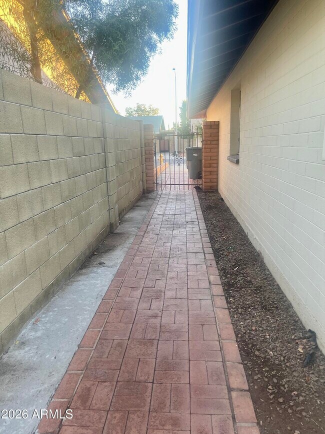 Building Photo - 508 E Angela Dr