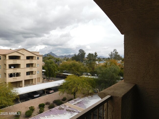 Building Photo - 920 E Devonshire Ave