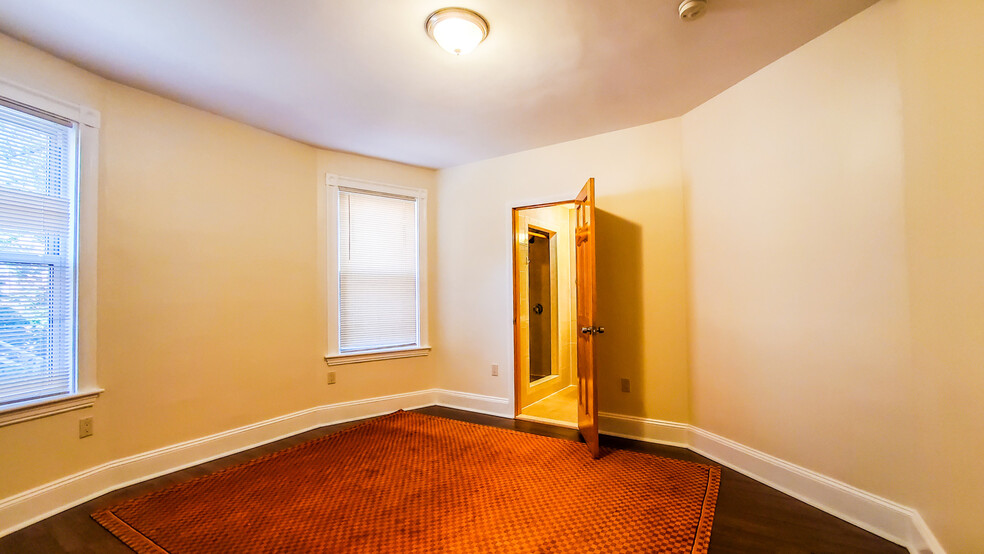 Building Photo - 7 Alcott St