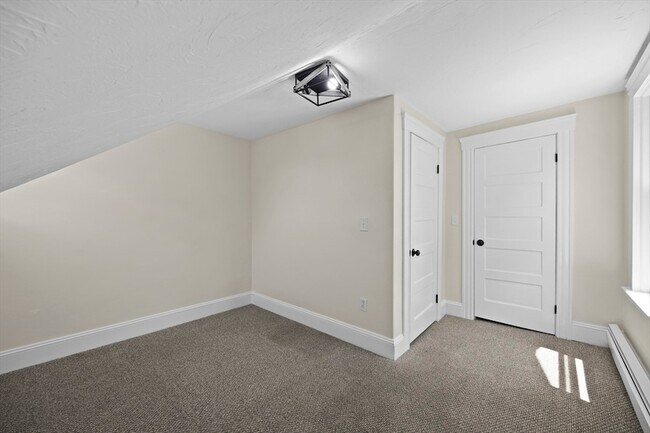 Building Photo - 34 Ricard St
